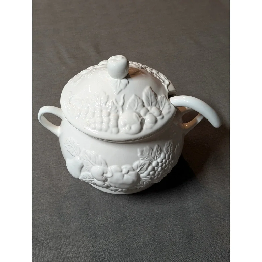 Tabletops Unlimited Nature White Embossed Fruit Soup Tureen with Lid and Ladle